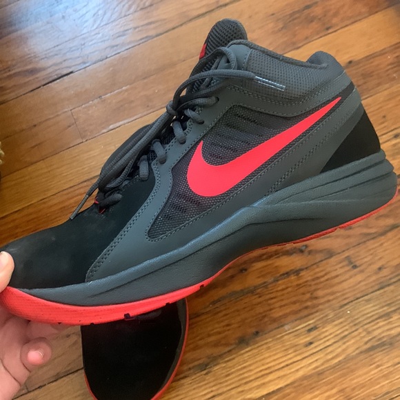 Nike Overplay VIII - Picture 2 of 5